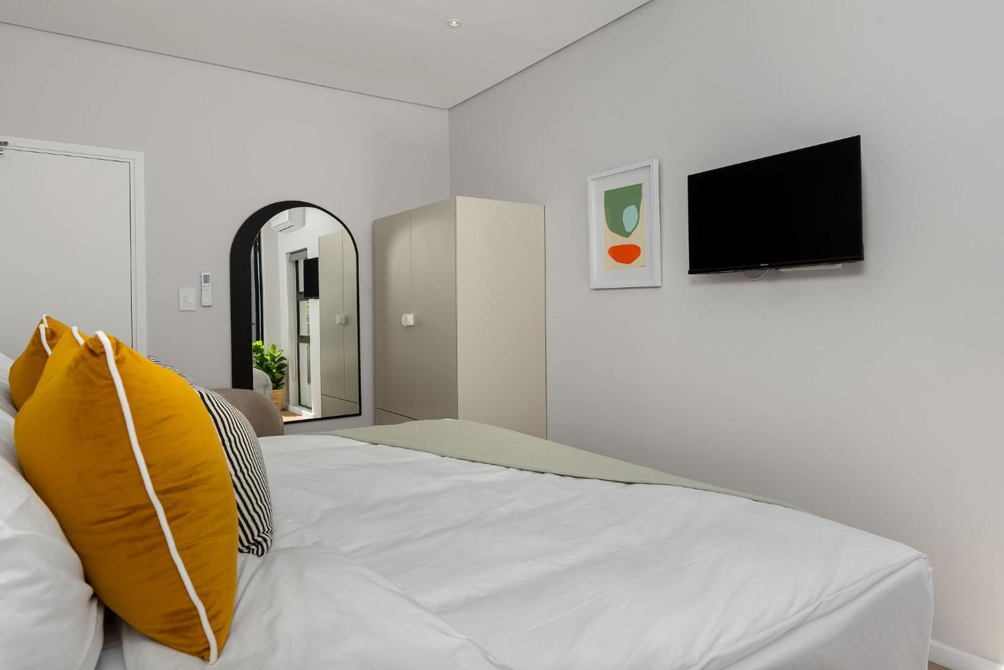 Neighbourgood 1St Crescent Camps Bay Hotel Kaapstad Kamer foto