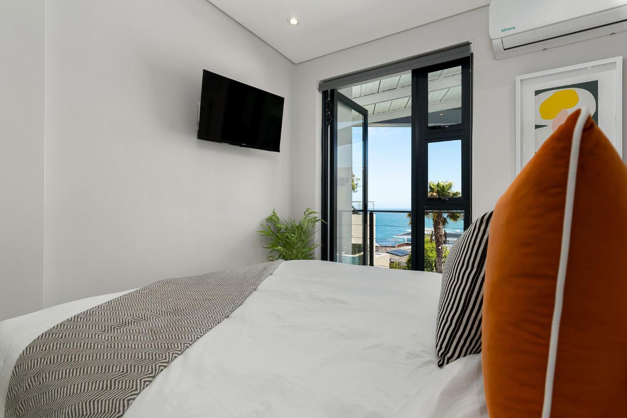 Neighbourgood 1St Crescent Camps Bay Hotel Kaapstad Buitenkant foto