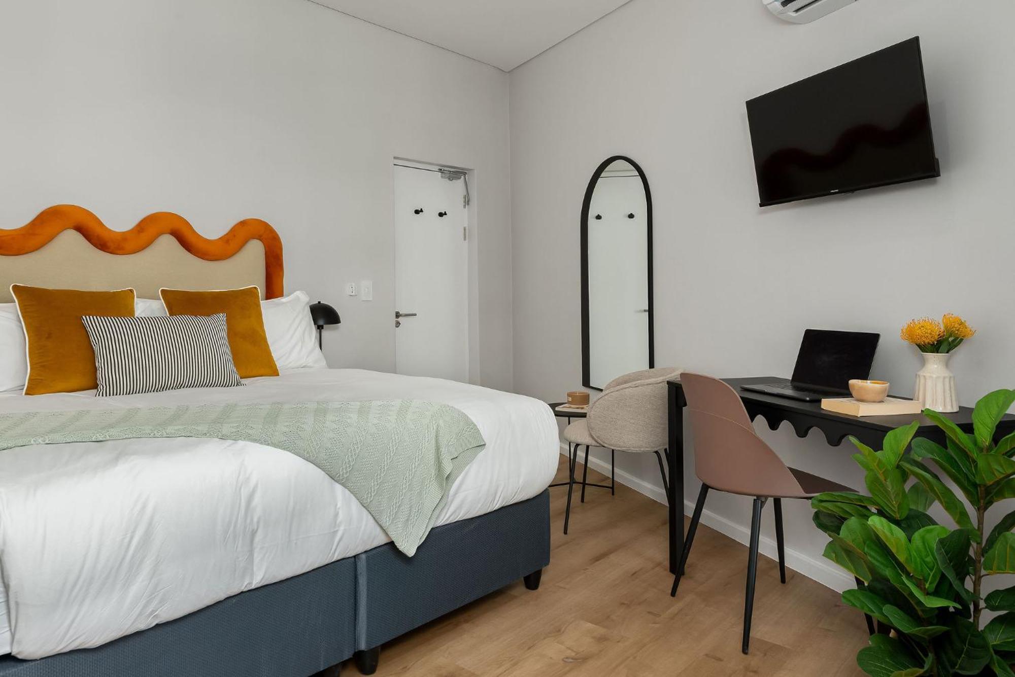 Neighbourgood 1St Crescent Camps Bay Hotel Kaapstad Kamer foto